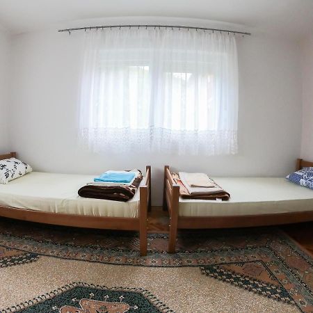 Sarac Hostel Peje Bagian luar foto