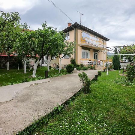 Sarac Hostel Peje Bagian luar foto