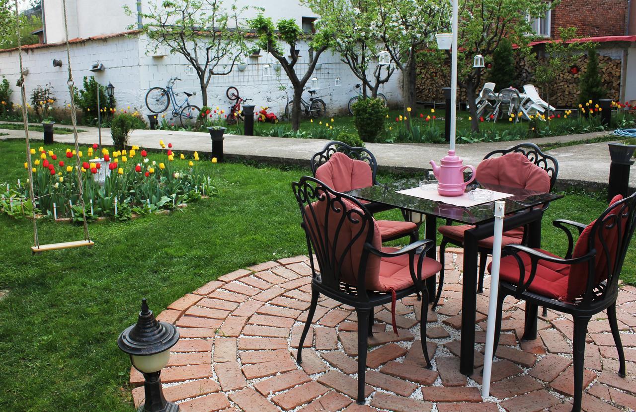 Sarac Hostel Peje Bagian luar foto