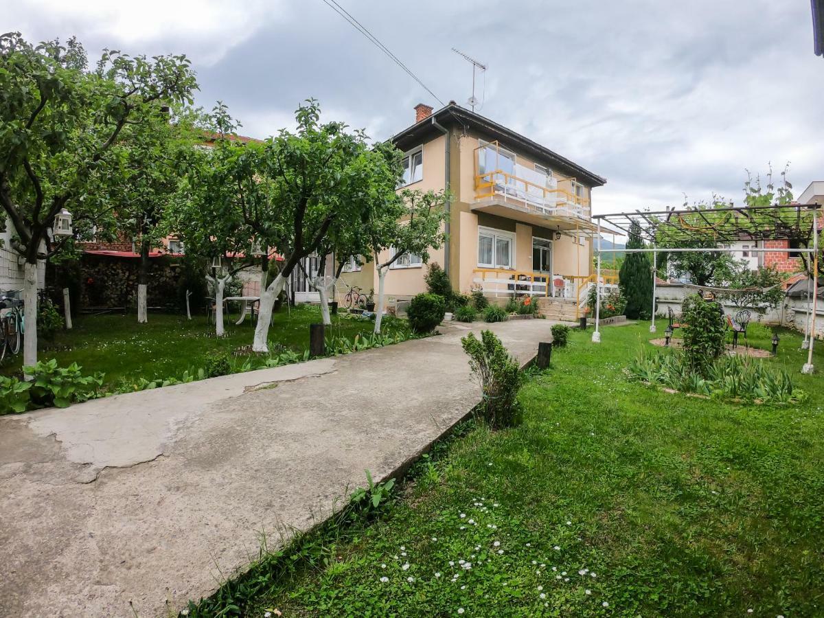 Sarac Hostel Peje Bagian luar foto