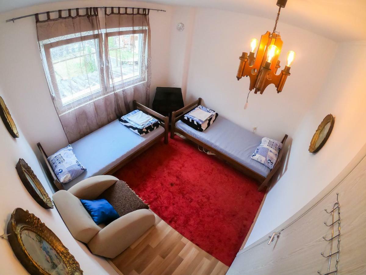 Sarac Hostel Peje Bagian luar foto
