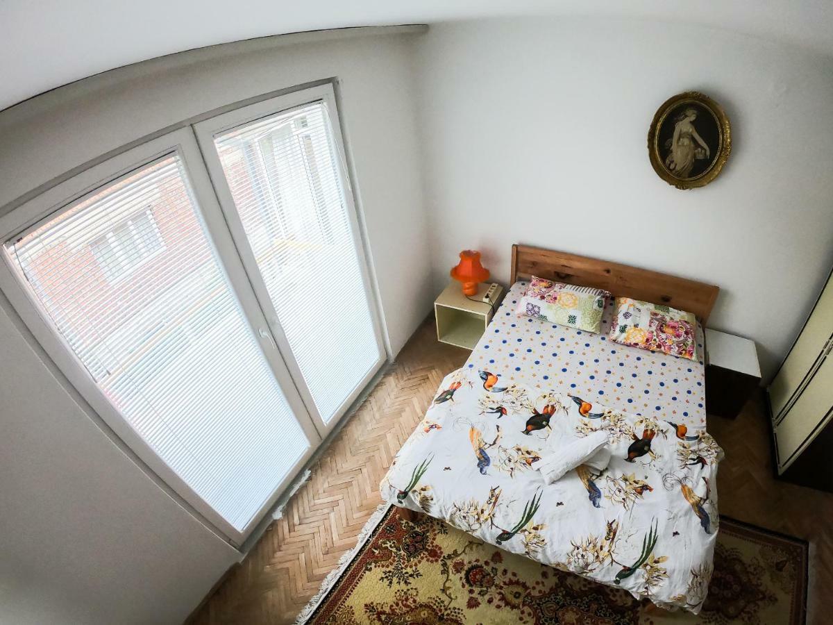 Sarac Hostel Peje Bagian luar foto